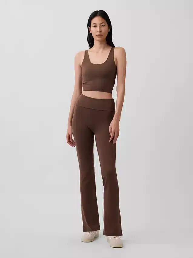 Leggings GapFit Smooth con cintura doblada y corte mini acampanado