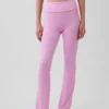 Leggings GapFit Smooth con cintura doblada y corte mini acampanado
