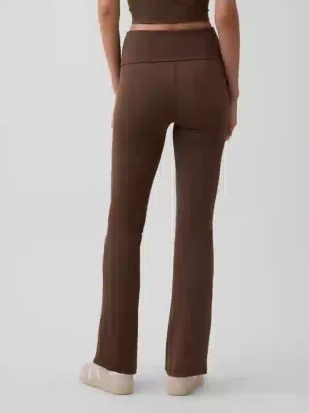 Leggings GapFit Smooth con cintura doblada y corte mini acampanado