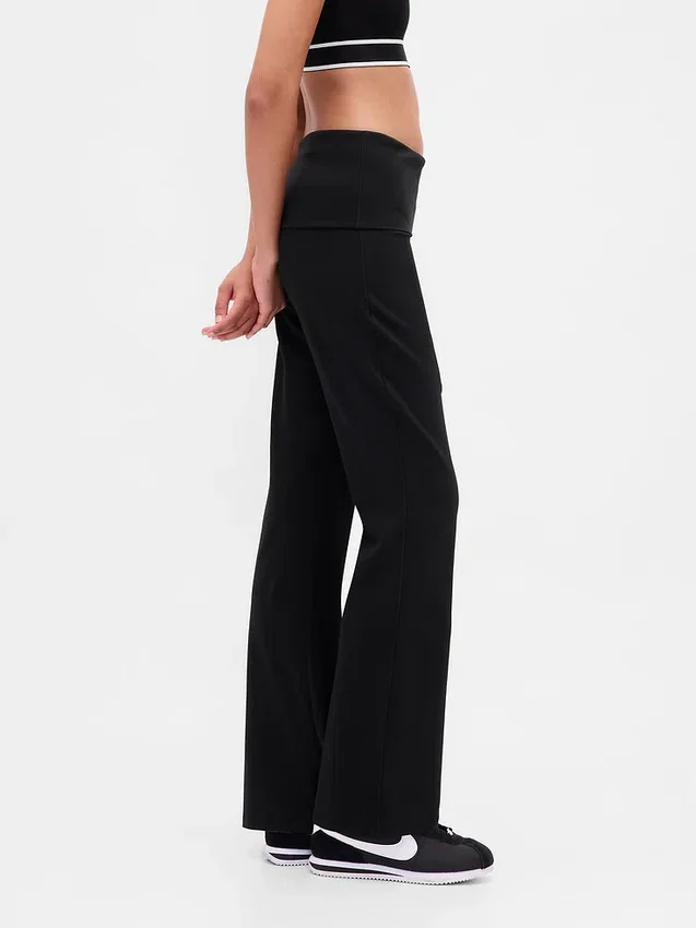 Leggings GapFit Smooth con cintura doblada y corte mini acampanado