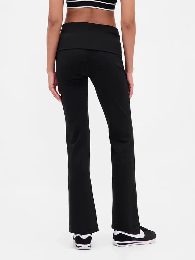 Leggings GapFit Smooth con cintura doblada y corte mini acampanado