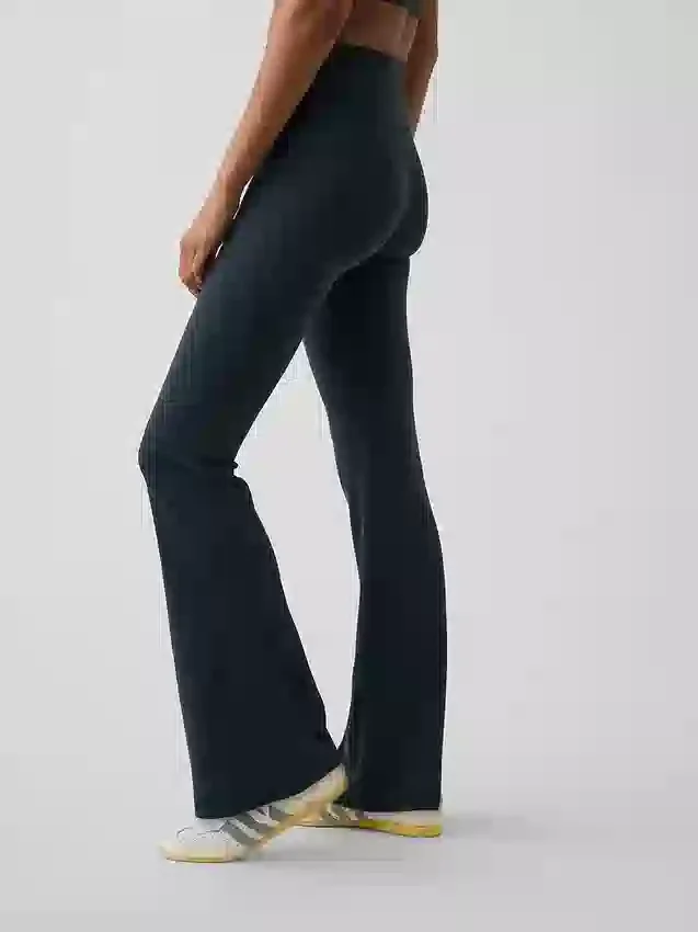 Leggings GapFit Smooth de talle alto y corte acampanado
