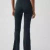 Leggings GapFit Smooth de talle alto y corte acampanado