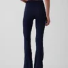 Leggings GapFit Smooth de talle alto y corte acampanado