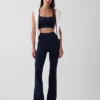 Leggings GapFit Smooth de talle alto y corte acampanado