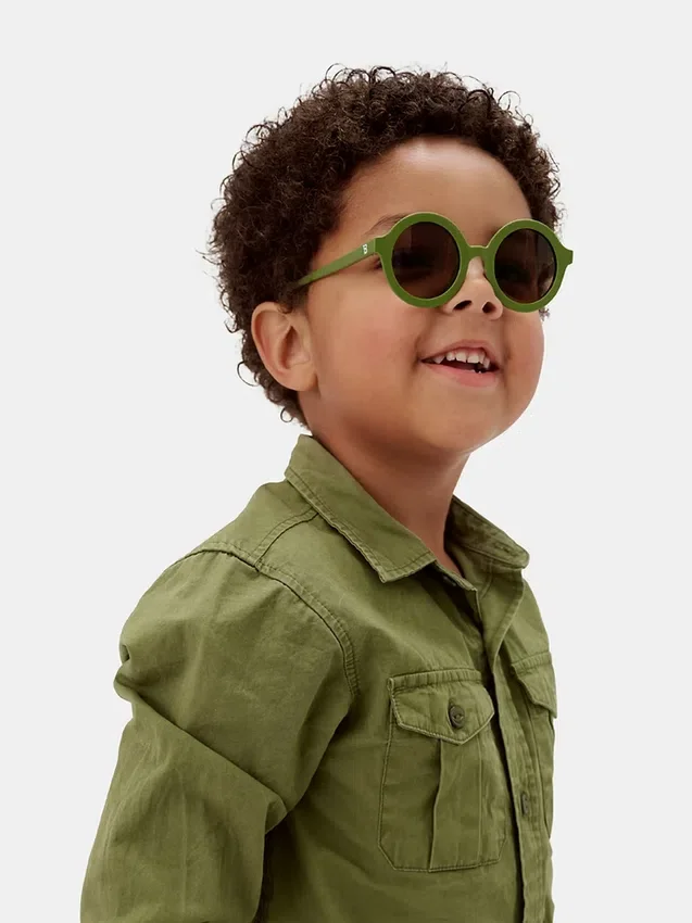 Lentes de sol redondos estilo europeo de Babiators para niños pequeños y niños