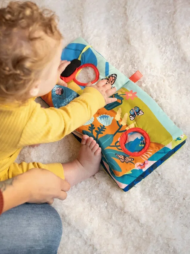 Libro sensorial suave «Bugging Through»