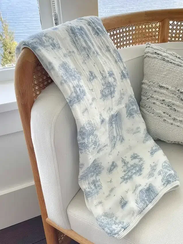 Manta de bambú para bebé «Spring Toile» de The Gilded Bird