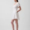 Mini vestido con cintura fruncida