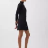Mini vestido con costuras y tejido elástico en dos direcciones