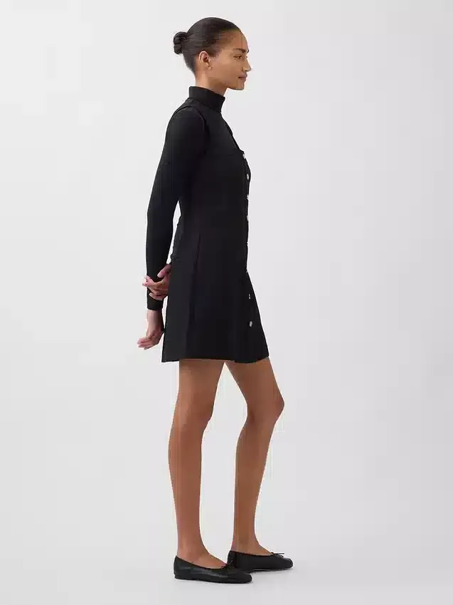 Mini vestido con costuras y tejido elástico en dos direcciones