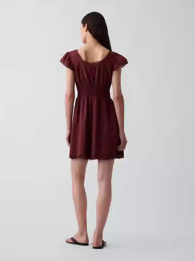 Mini vestido con cuello redondo y ribete de encaje