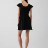 Mini vestido con cuello redondo y ribete de encaje