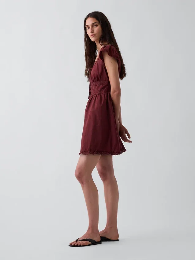 Mini vestido con cuello redondo y ribete de encaje