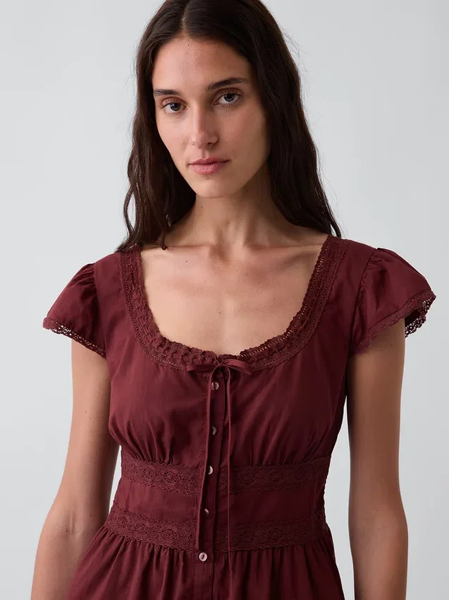 Mini vestido con cuello redondo y ribete de encaje