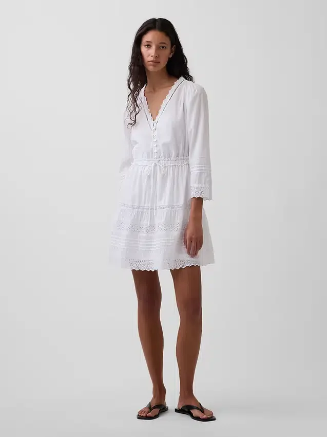 Mini vestido con ribete de encaje