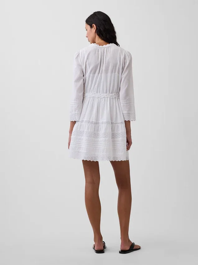Mini vestido con ribete de encaje