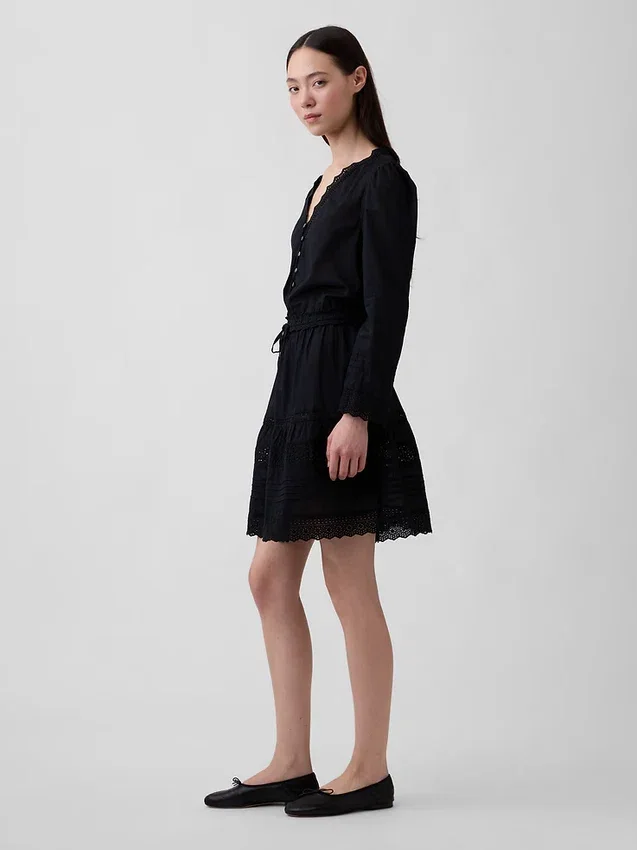 Mini vestido con ribete de encaje