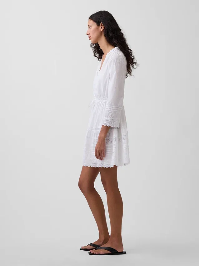 Mini vestido con ribete de encaje