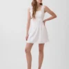 Mini vestido de cintura baja con pinzas