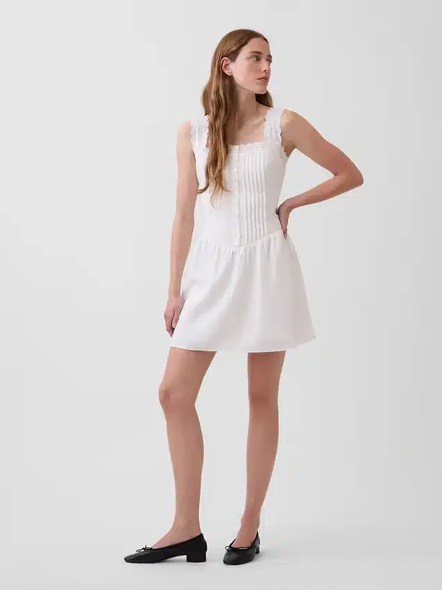 Mini vestido de cintura baja con pinzas