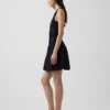 Mini vestido de cintura baja con pinzas
