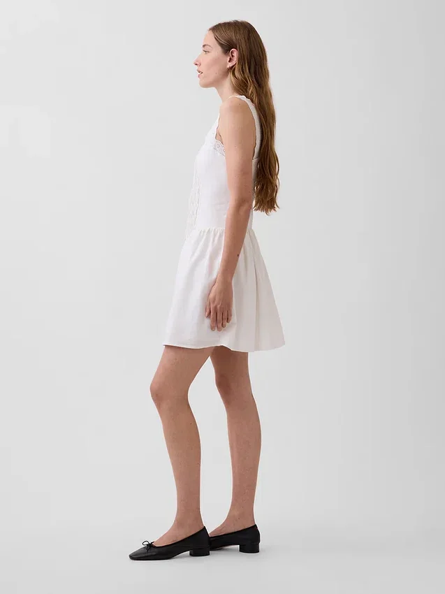 Mini vestido de cintura baja con pinzas