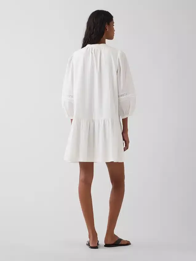 Mini vestido de cintura baja con ribete de encaje