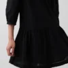 Mini vestido de cintura baja con ribete de encaje