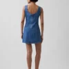 Mini vestido de mezclilla con cuello de barco y espalda abierta