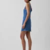 Mini vestido de mezclilla con cuello de barco y espalda abierta