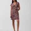 Mini vestido estampado con cuello en V
