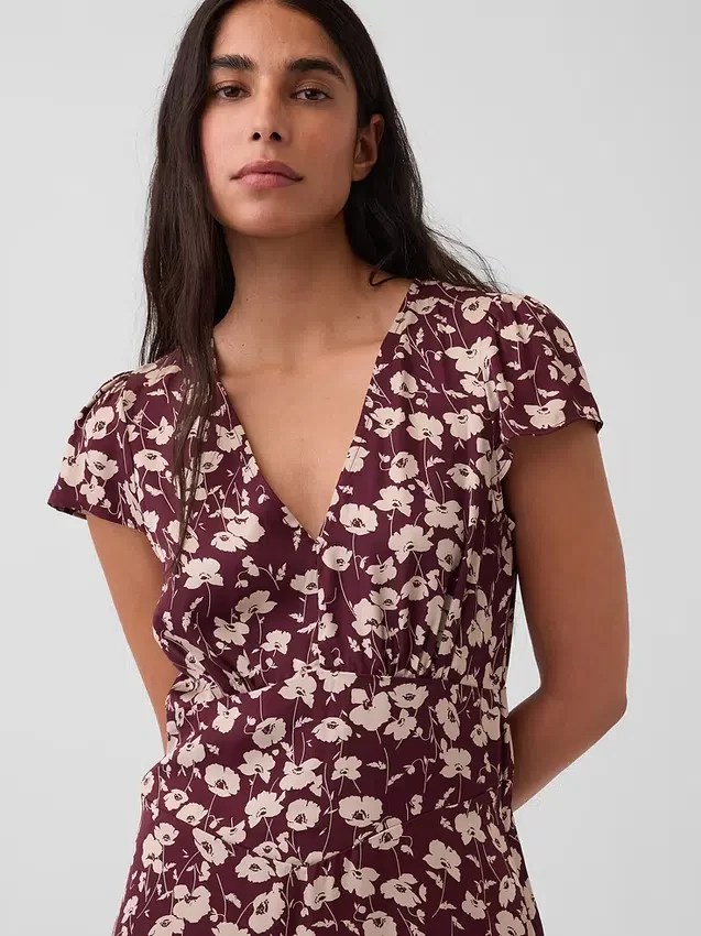 Mini vestido estampado con cuello en V
