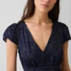 Mini vestido estampado con cuello en V