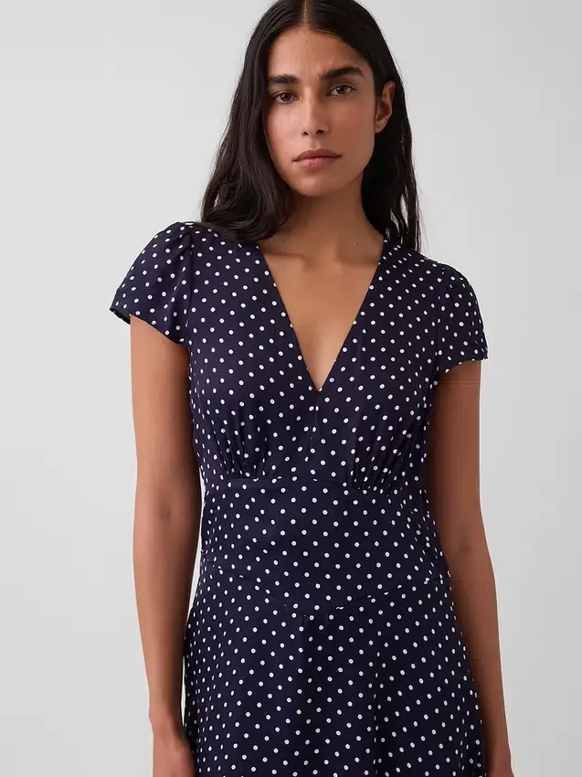 Mini vestido estampado con cuello en V