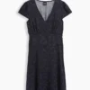 Mini vestido estampado con cuello en V