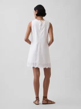 Mini vestido recto con dobladillo de ojales
