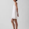 Mini vestido recto con dobladillo de ojales