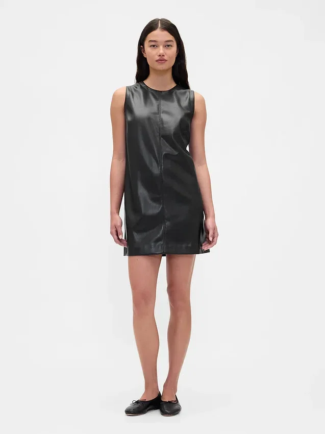 Mini vestido recto de cuero vegano