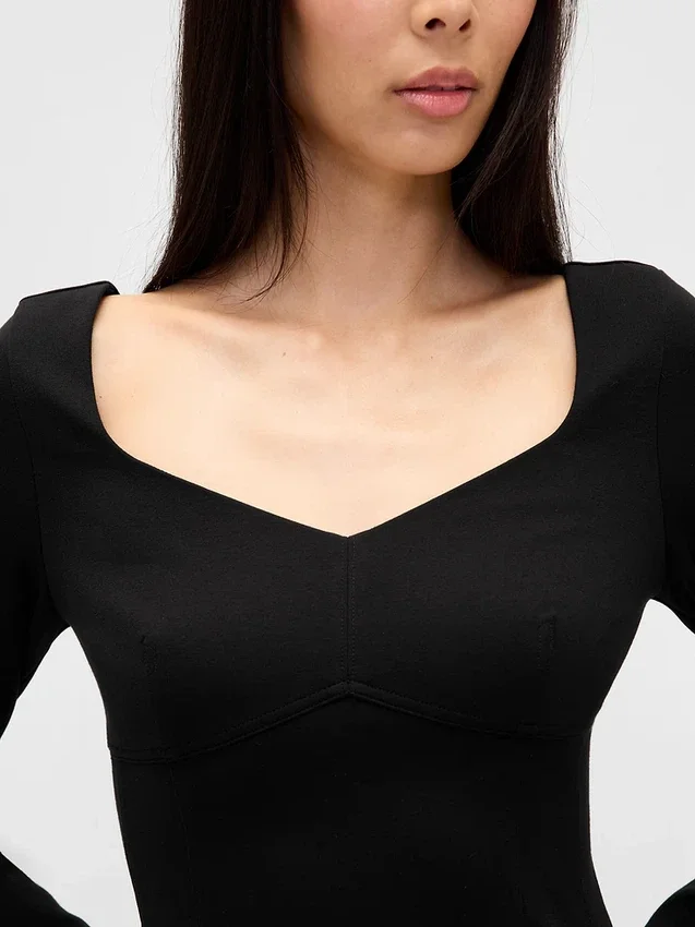 Mini vestido tipo corsé con escote corazón de doble tejido