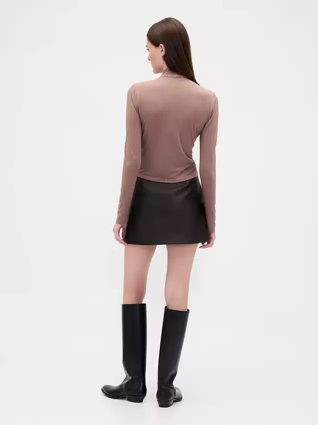 Minifalda-pantalón de cuero vegano