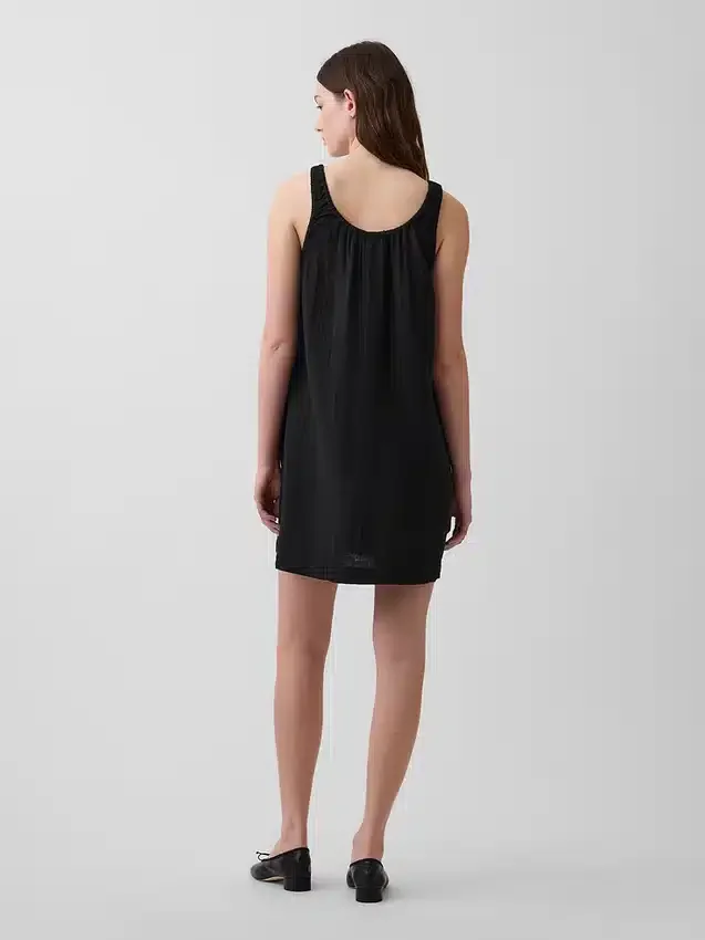 Minivestido con botones en el frente