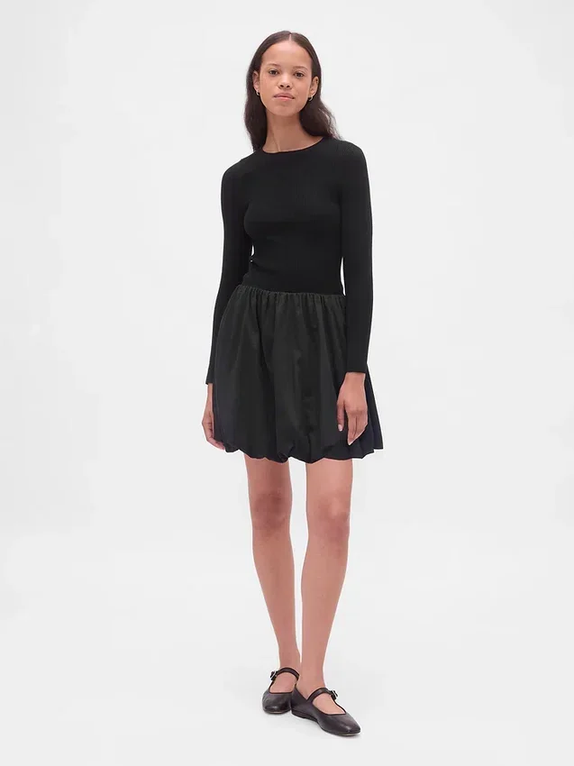 Minivestido de estilo burbuja con mezcla de materiales