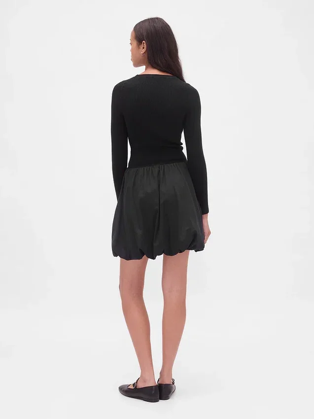 Minivestido de estilo burbuja con mezcla de materiales