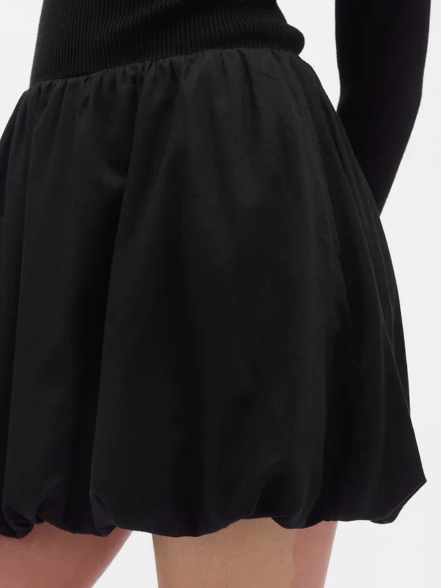 Minivestido de estilo burbuja con mezcla de materiales