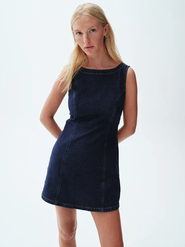 Minivestido de mezclilla con cuello de barco