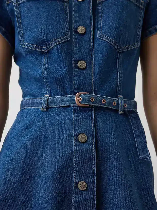 Minivestido tipo camisa de mezclilla con cinturón