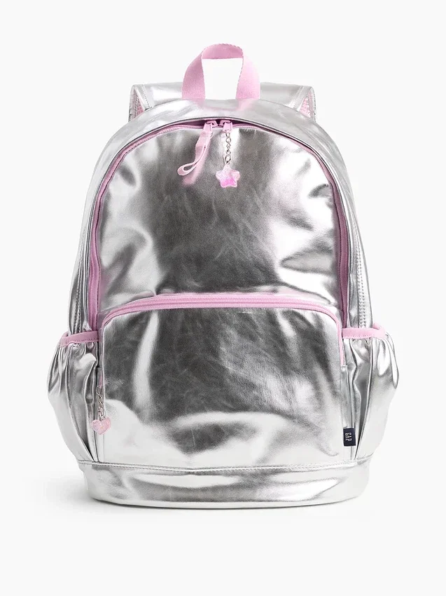 Mochila infantil con dijes metalizados