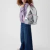 Mochila infantil con dijes metalizados