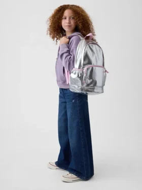 Mochila infantil con dijes metalizados